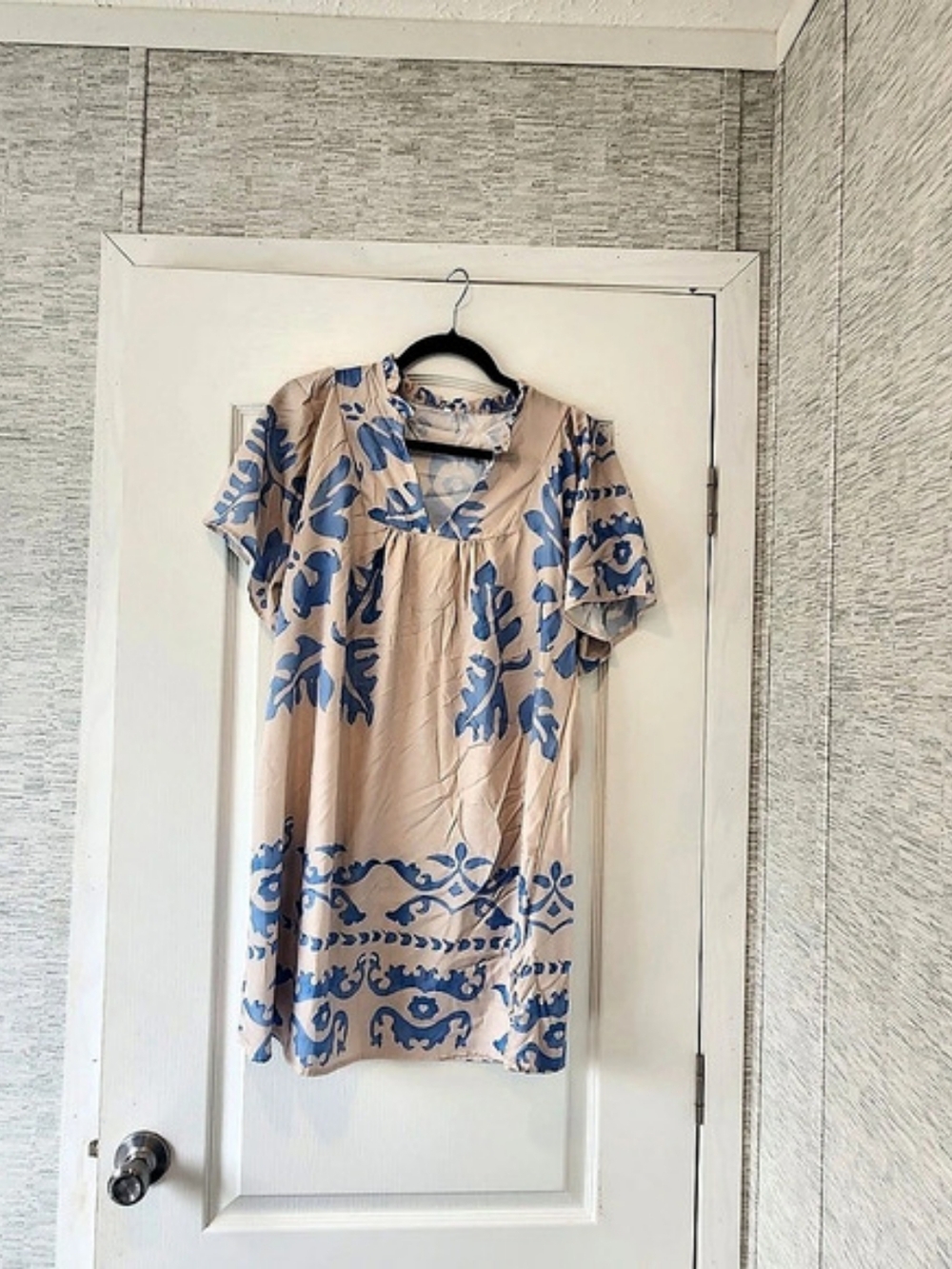 Abstract Mini Dress in Beige & Blue Size Large EUC